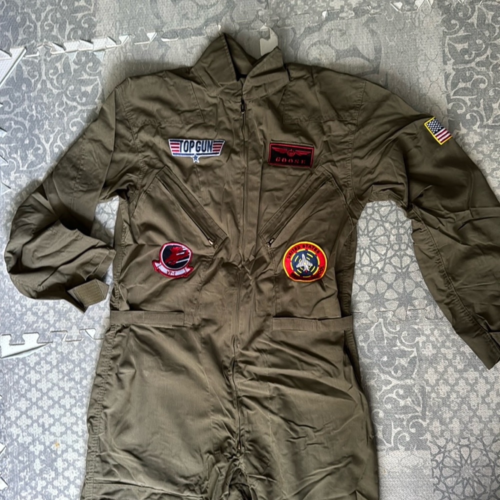 Top Gun male flight suit costume - like new halloween